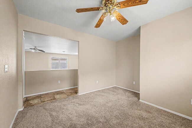 Building Photo - 33856 N Cherry Creek Rd