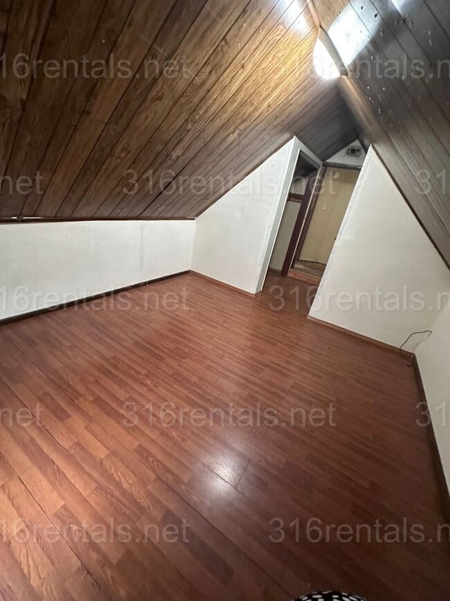 Building Photo - $995 - 3 bed 2 bath - Beautiful Home in De...