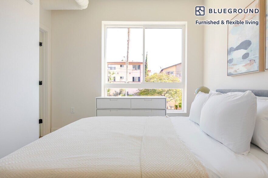 Building Photo - 611 N Virgil Ave