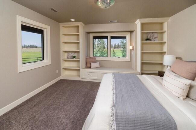 Building Photo - Stunning Tumalo Estate-6 Bed - 7.5 Bath ov...