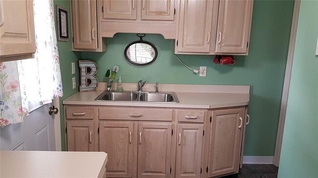 Building Photo - 521 Lonsvale Dr