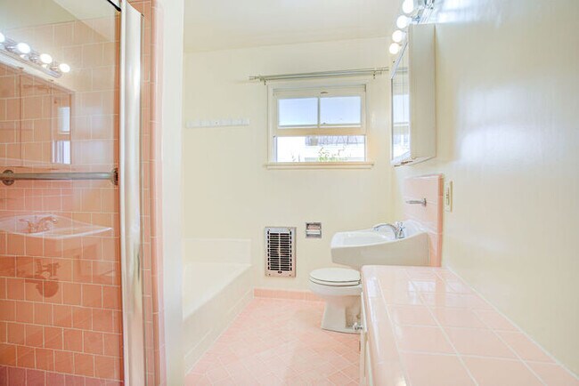 Building Photo - 415 San Vicente Blvd