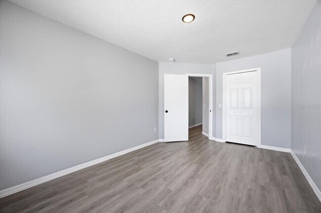 Building Photo - 102 Mango Dr