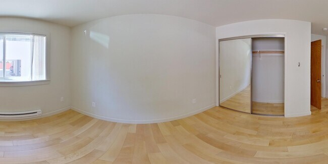 Building Photo - 2398 Parker St