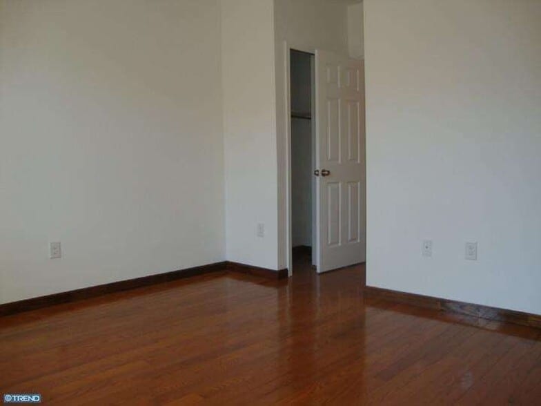 Building Photo - Recently Renovated 2-Bedroom Home for Rent in South Philadelphia