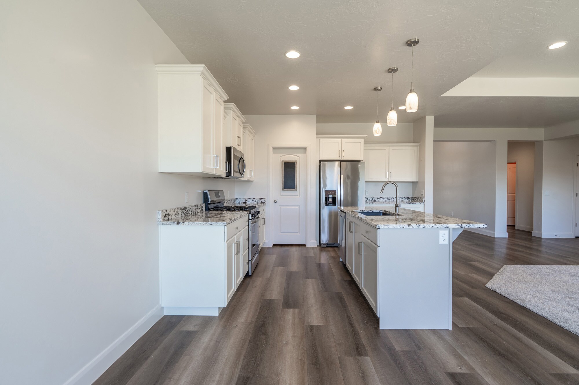 Building Photo - 3158 E Fuchsia Dr