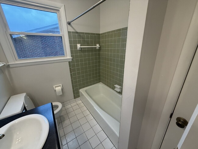 Building Photo - 2bed/2bath with Bonus room and garage! 2600B Dixon Drive, Nashville!