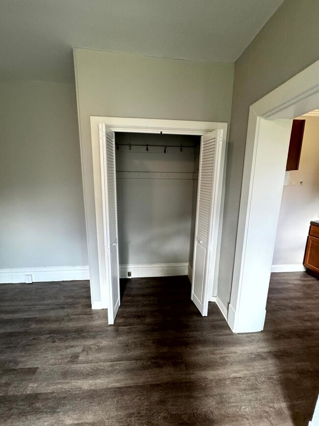 Building Photo - Lovely Two Bedroom Townhome with Fenced Yard