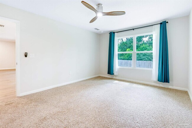 Building Photo - 975 Lovebird Ct