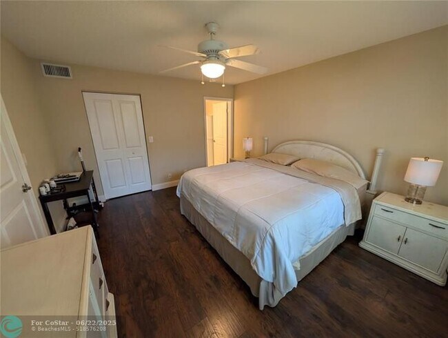 Building Photo - 3081 Holiday Springs Blvd