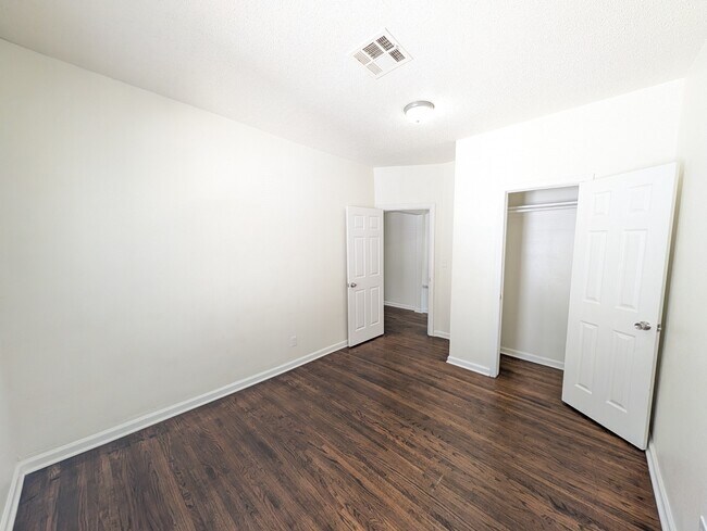 Building Photo - 1627 N Denver Ave