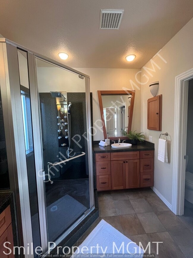 Building Photo - single house