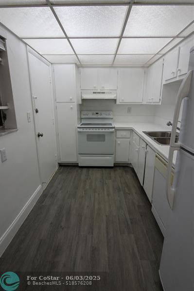 Building Photo - 9159 SW 77th Ave