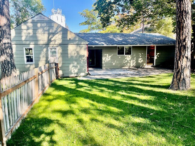Building Photo - Charming South Hill Home