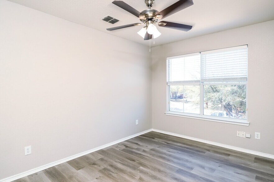Building Photo - 10503 Marigold Bay