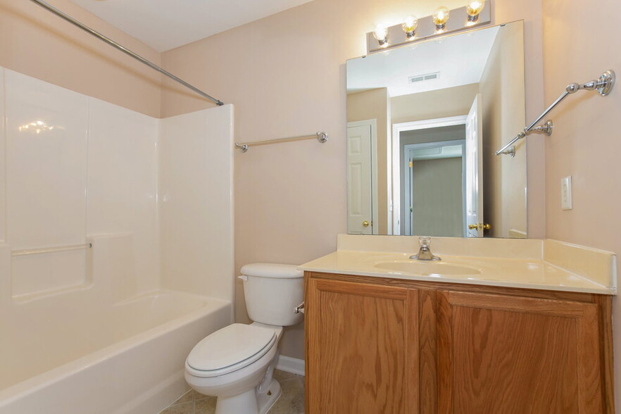 Building Photo - 16047 Long Talon Way