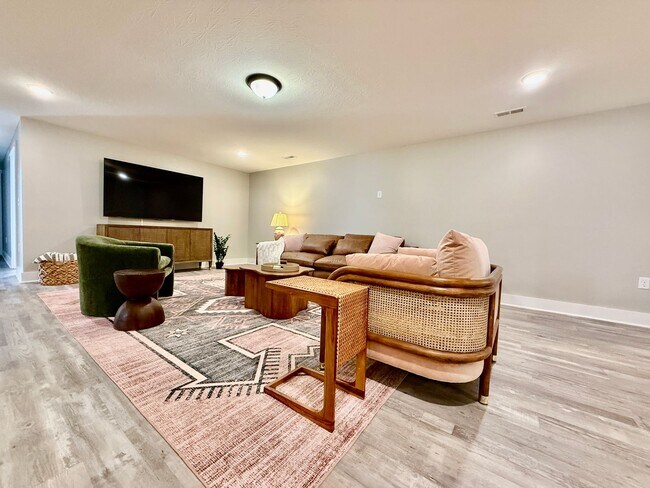 Building Photo - 5 Bed 3 Bath Home With Hot Tub In West Chester, OH