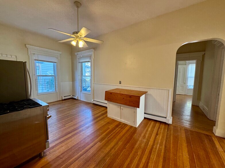 Building Photo - 123 Almy St