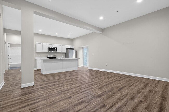 Building Photo - 980 N Marshall St