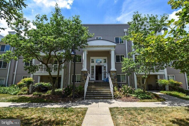 Building Photo - 4063 S Four Mile Run Dr