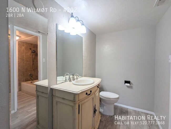 Building Photo - 1600 N Wilmot Rd