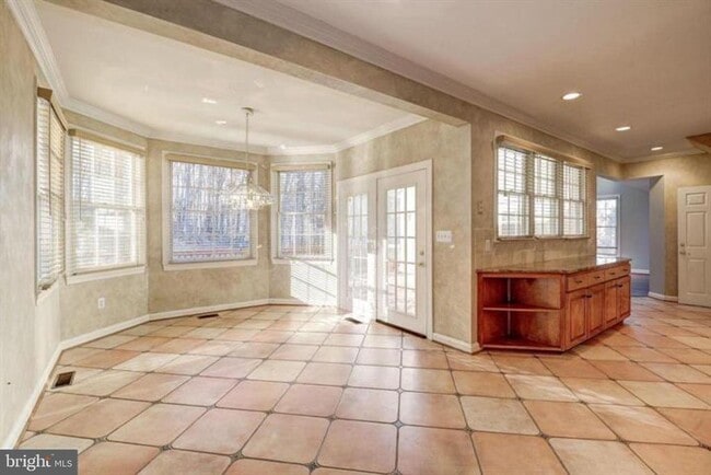Building Photo - 2082 Hunters Crest Way