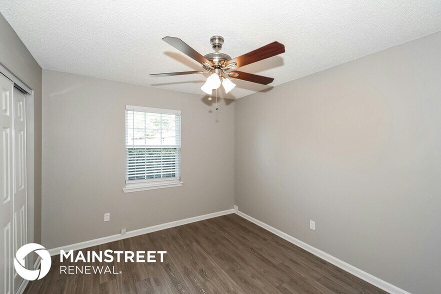 Building Photo - 2419 Winterwood Cir E