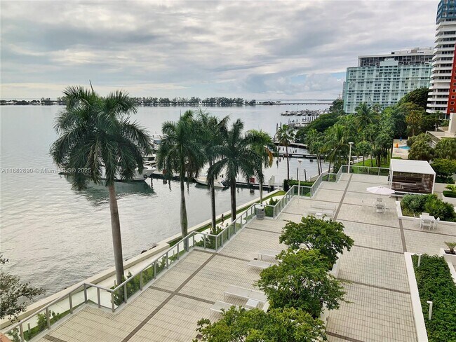 Building Photo - 1541 Brickell Ave