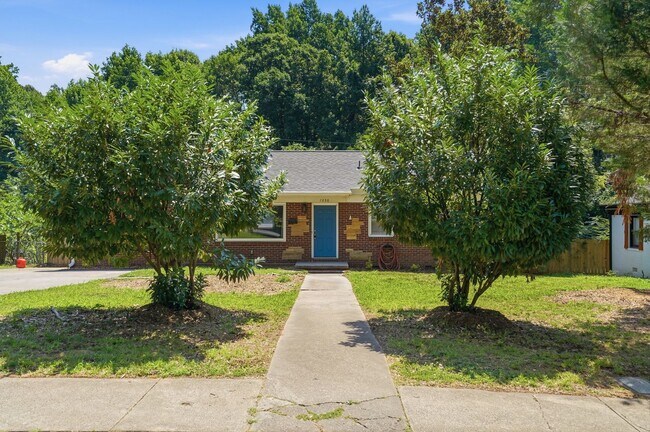 Building Photo - Move-in Ready 3 Bedroom Ranch Home in Eastway Park