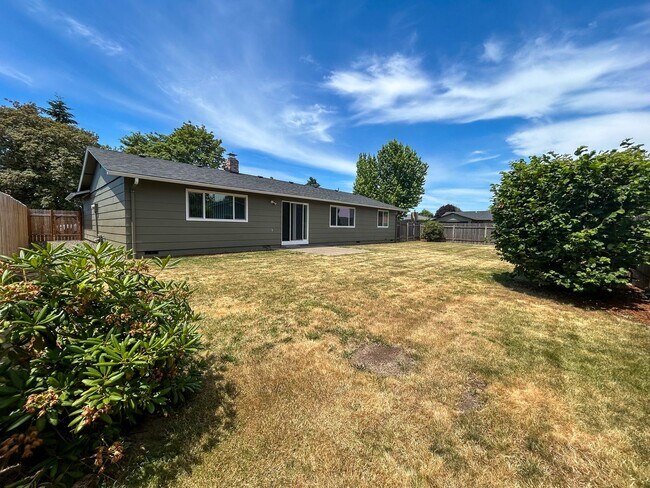 Building Photo - 1488 Warbler Dr SE