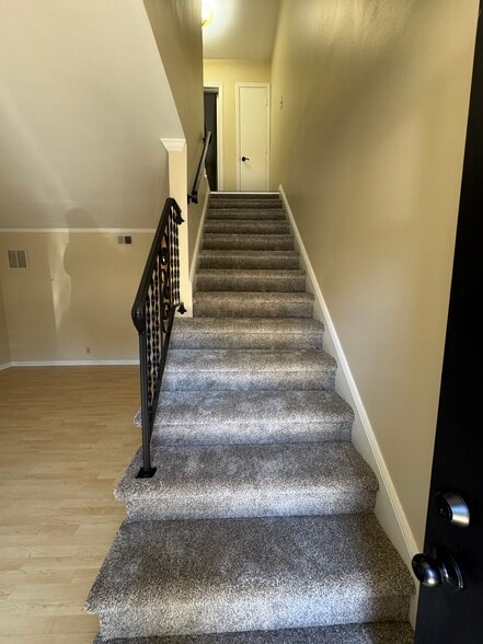 Building Photo - 1010 Country Club Rd