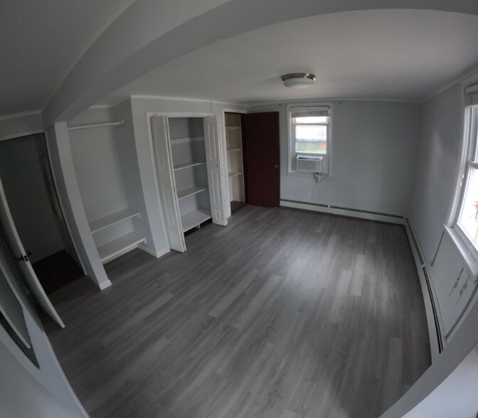 Building Photo - 729 Sharon Ave