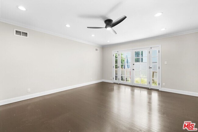 Building Photo - 5525 Matilija Ave