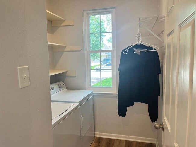 Building Photo - 14111 Torrey Vista Dr