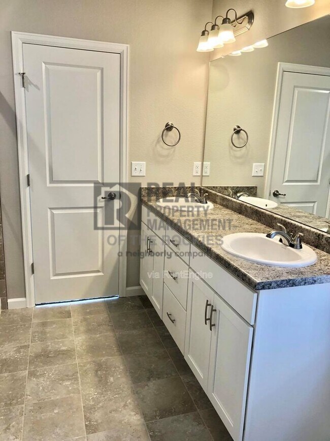 Building Photo - 501 Ranchhand Dr