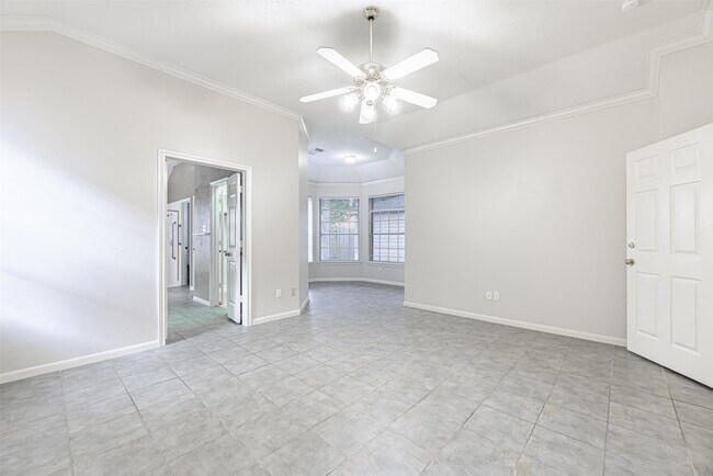 Building Photo - 5211 High Glen Ct