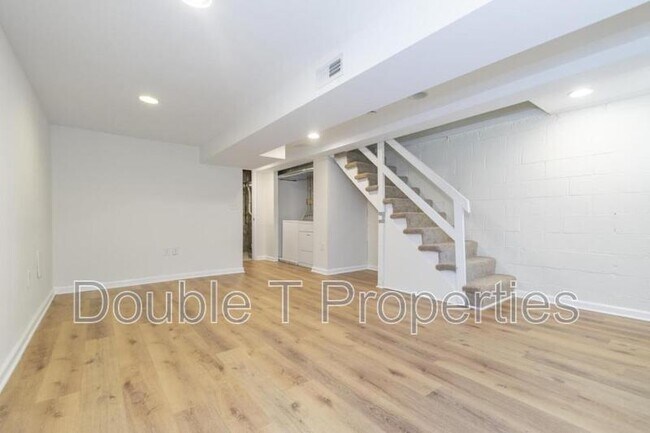 Building Photo - 3033 Seamon Ave