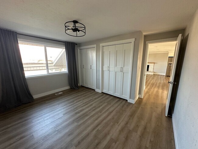 Building Photo - Orem Duplex - Upstairs