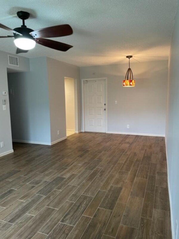 Building Photo - 3710 N Pine Island Rd