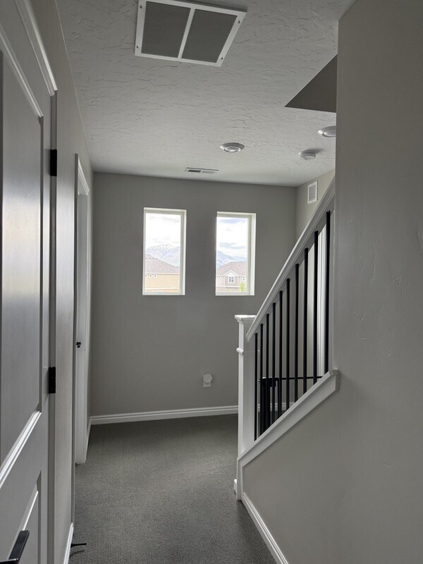Building Photo - 104 E Polaris Dr