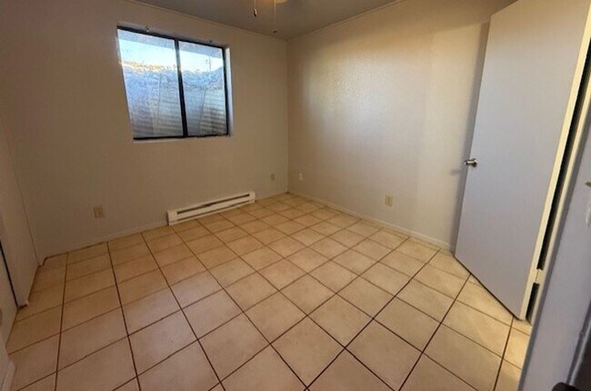 Building Photo - 2460 S High View Cir