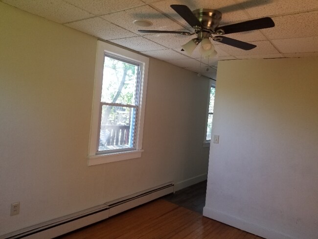 Building Photo - 127 Monomonock Rd