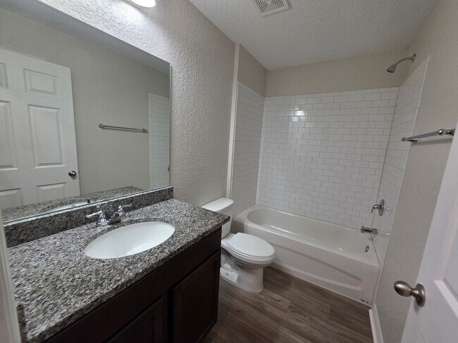 Building Photo - Charming 3 bed 2 bath in Inverness