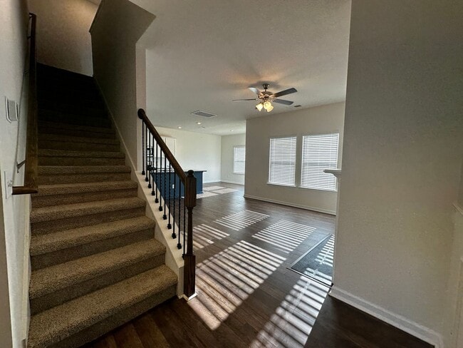 Building Photo - 4 bed/2.5 bath home - E Morristown