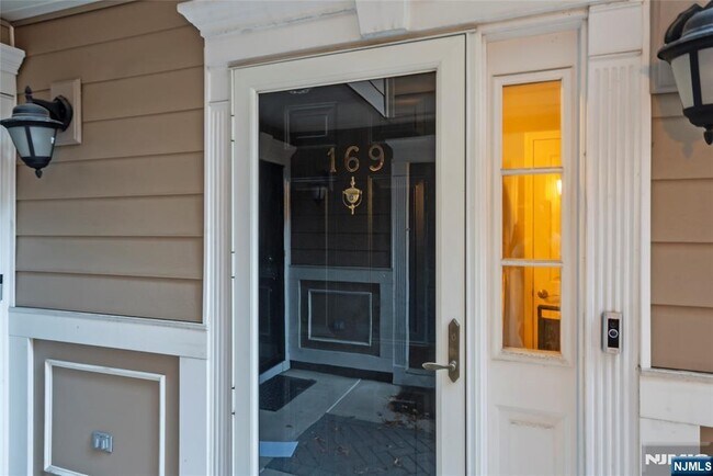 Building Photo - 169 Price 169