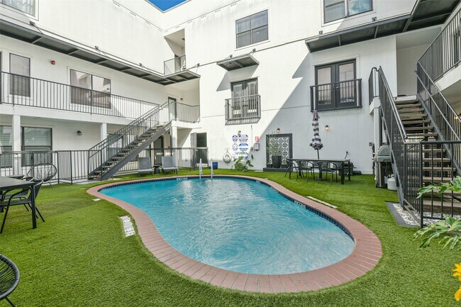 Building Photo - 17 Waugh Dr