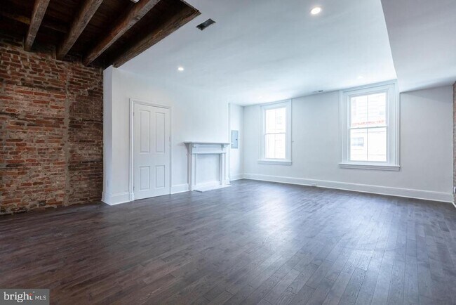 Building Photo - 130 W Laurel St