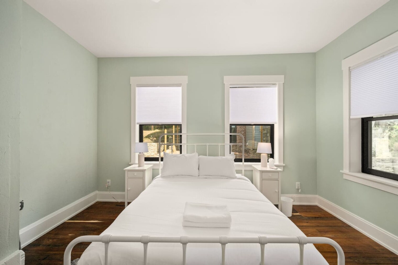 Building Photo - 1918 Vine St