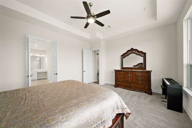 Building Photo - 5914 Emerald Ranch Ln