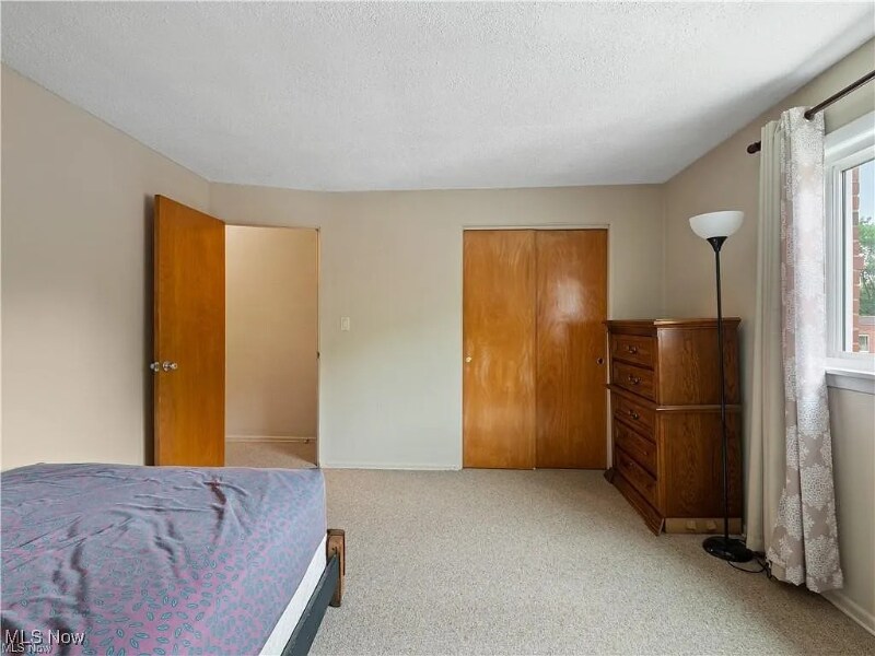 Building Photo - 194 Dalepark Dr